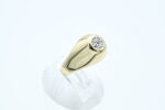 Ring i gult gull med diamant