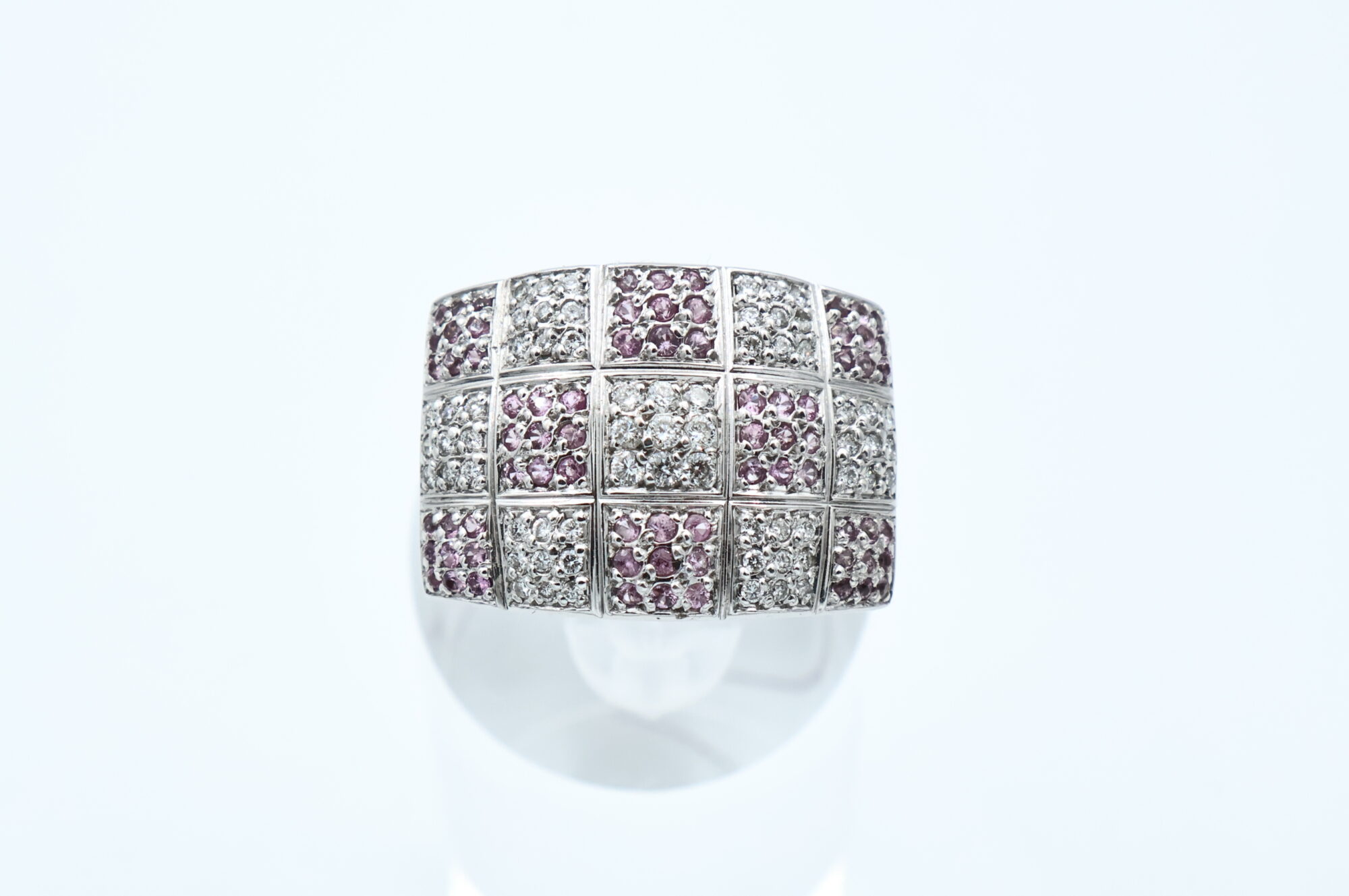 Ring i hvitt gull med diamanter og rosa stener - Bilde 2