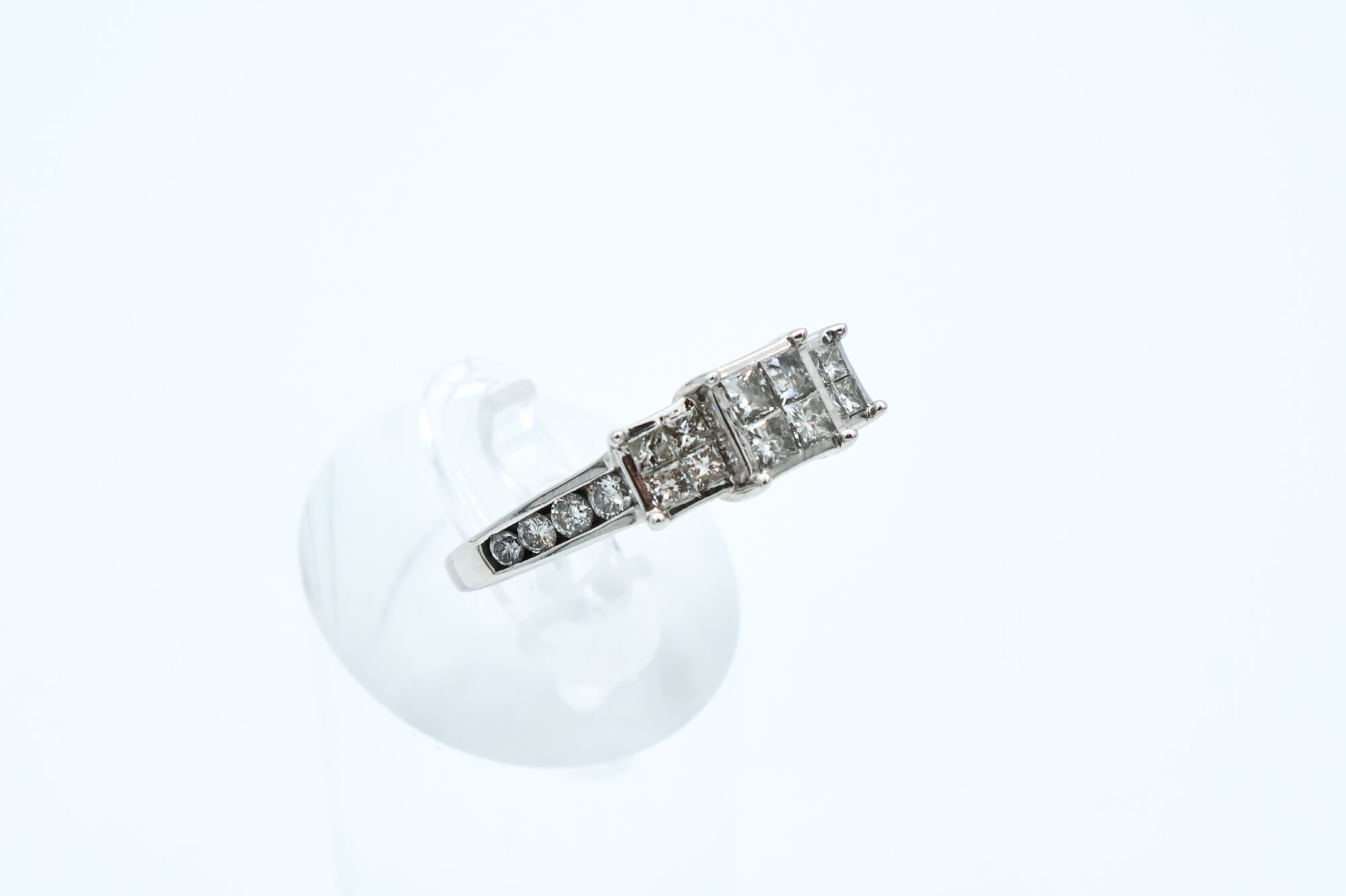 Ring i hvitt gull med diamanter - Bilde 1