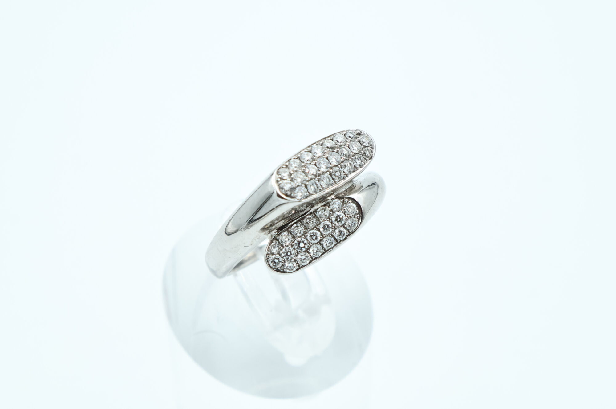Ring i hvitt gull med diamanter - Bilde 1