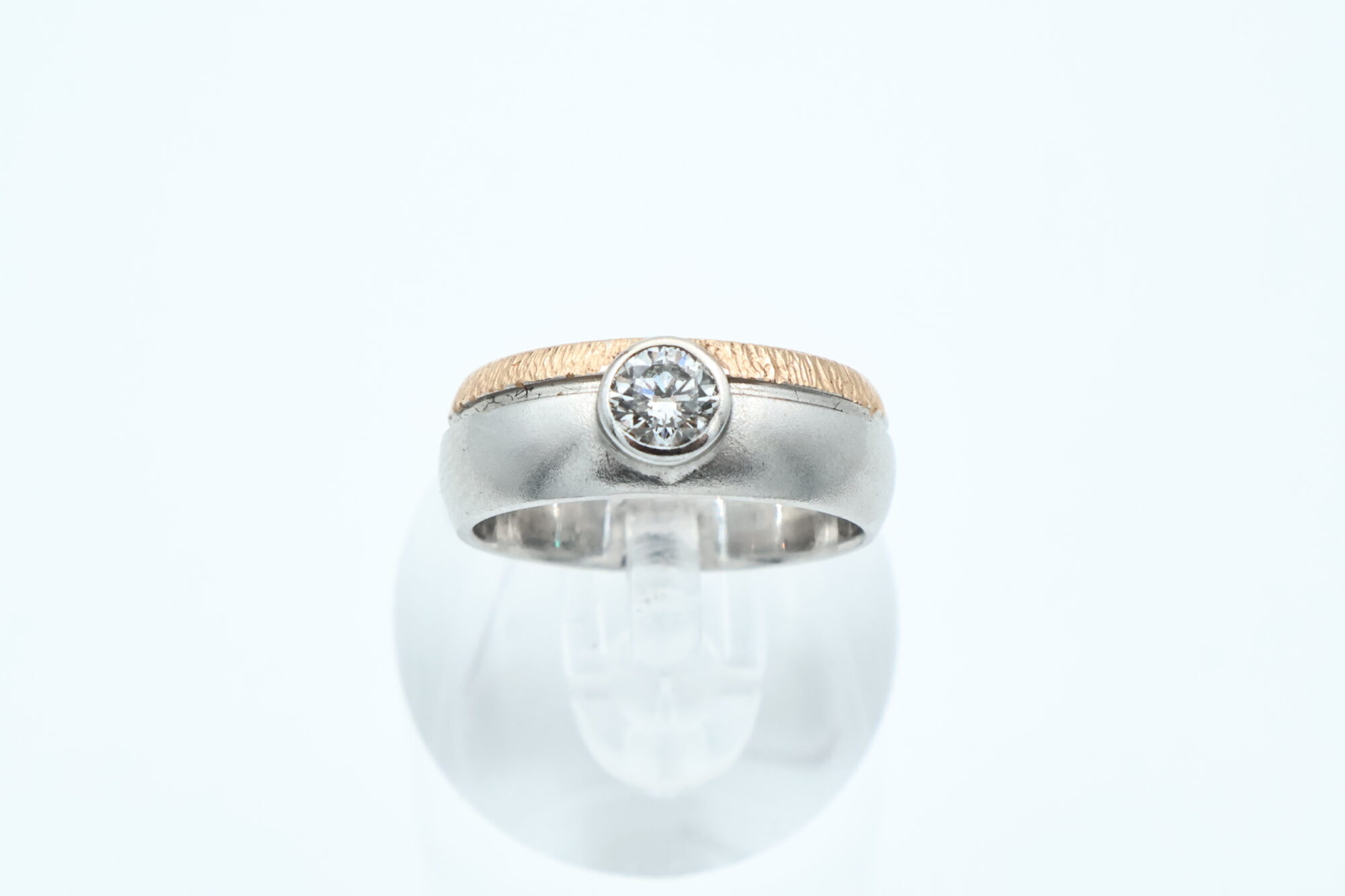 Ring i flerfarget gull med diamant - Bilde 2