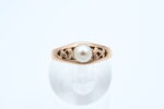 Ring i gult gull med perle - Bilde 2