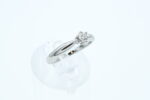 Ring i hvitt gull med diamant