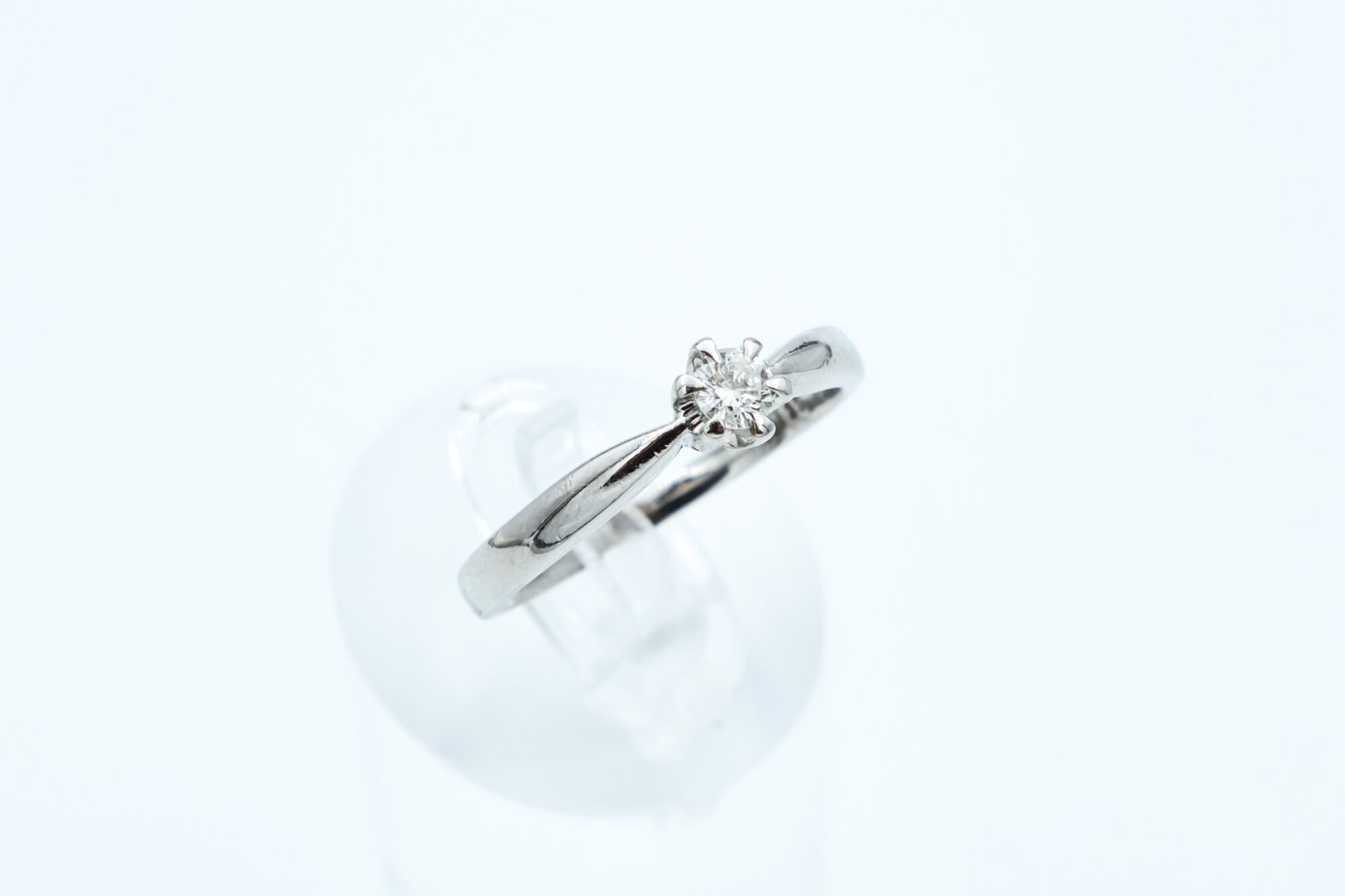 Ring i hvitt gull med diamant - Bilde 1