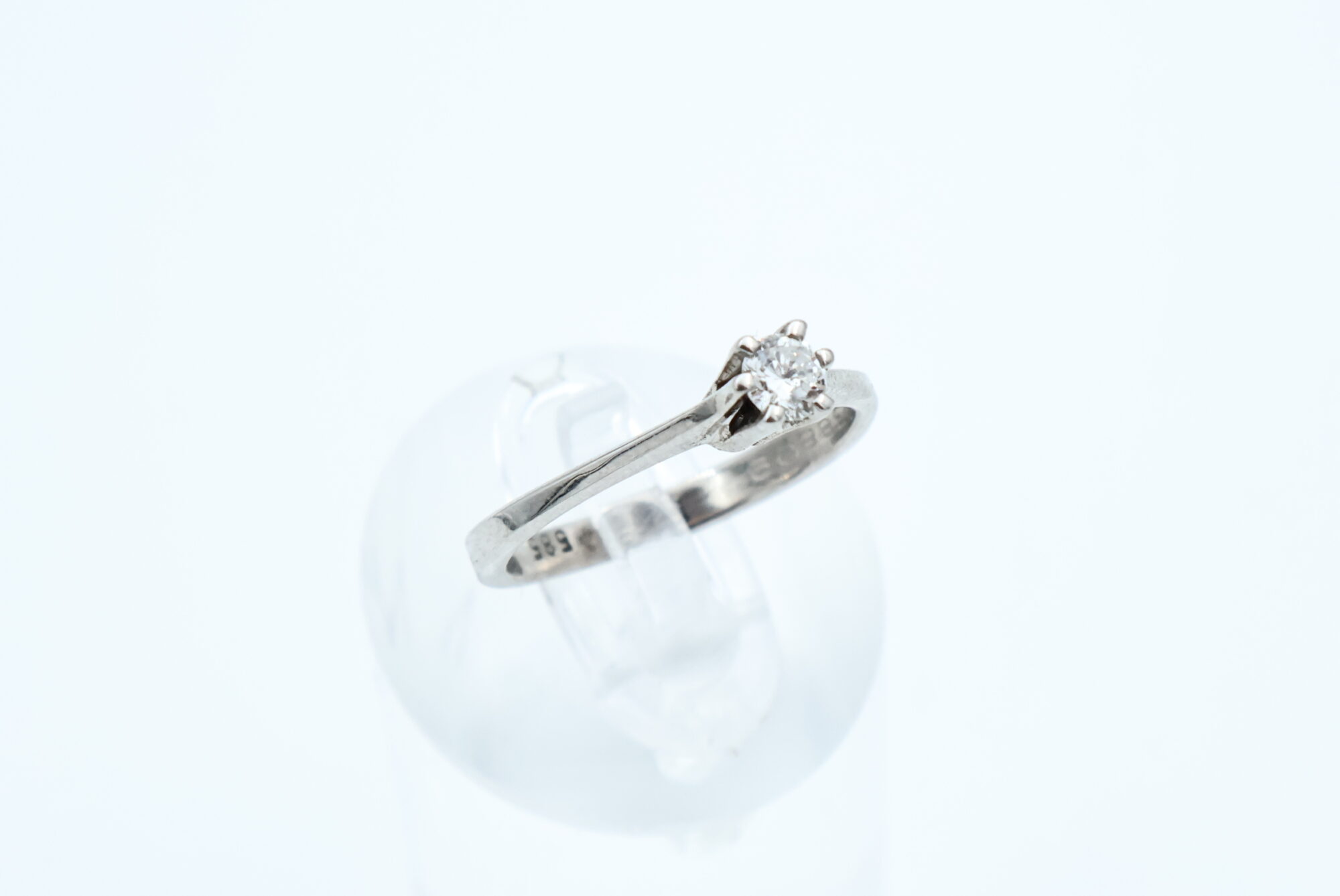 Ring i hvitt gull med diamant - Bilde 1