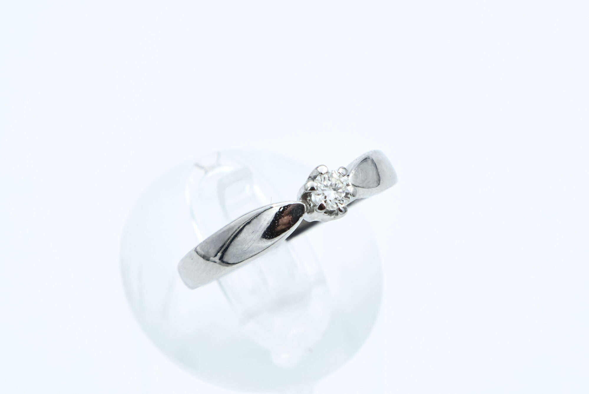 Ring i hvitt gull med diamant - Bilde 1