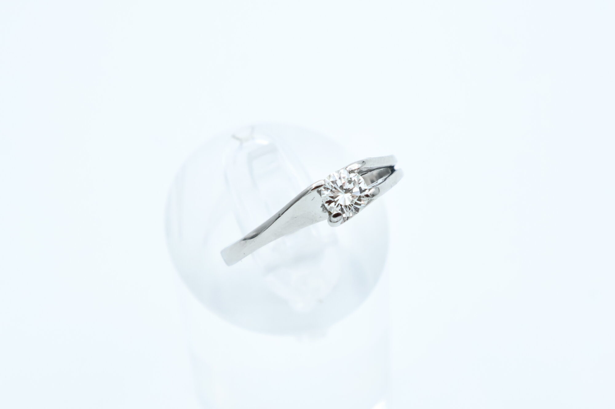 Ring i hvitt gull med diamant - Bilde 1