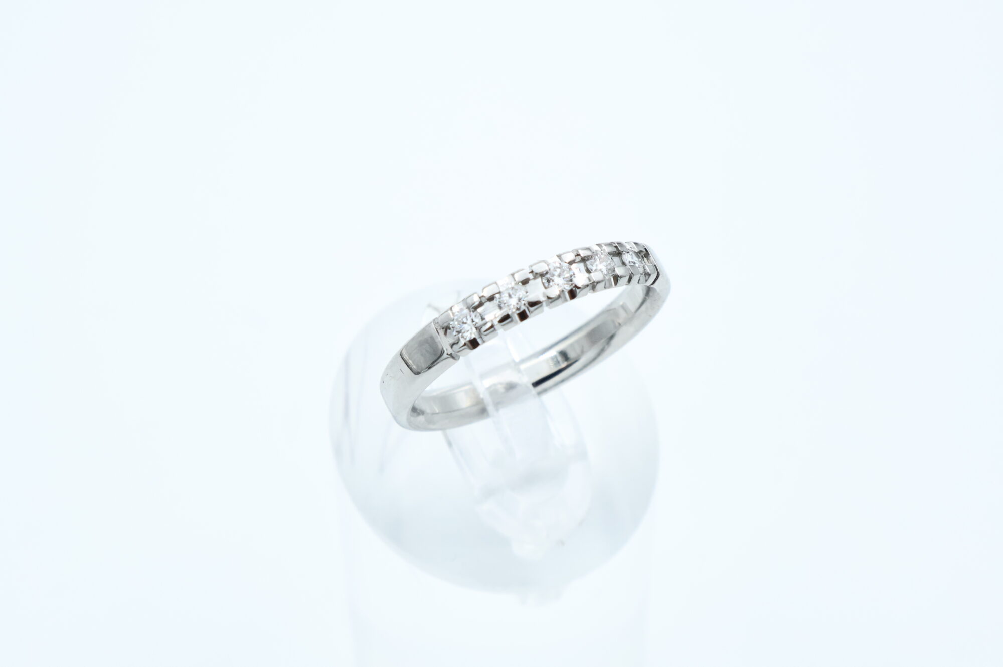 Ring i hvitt gull med diamanter - Bilde 1