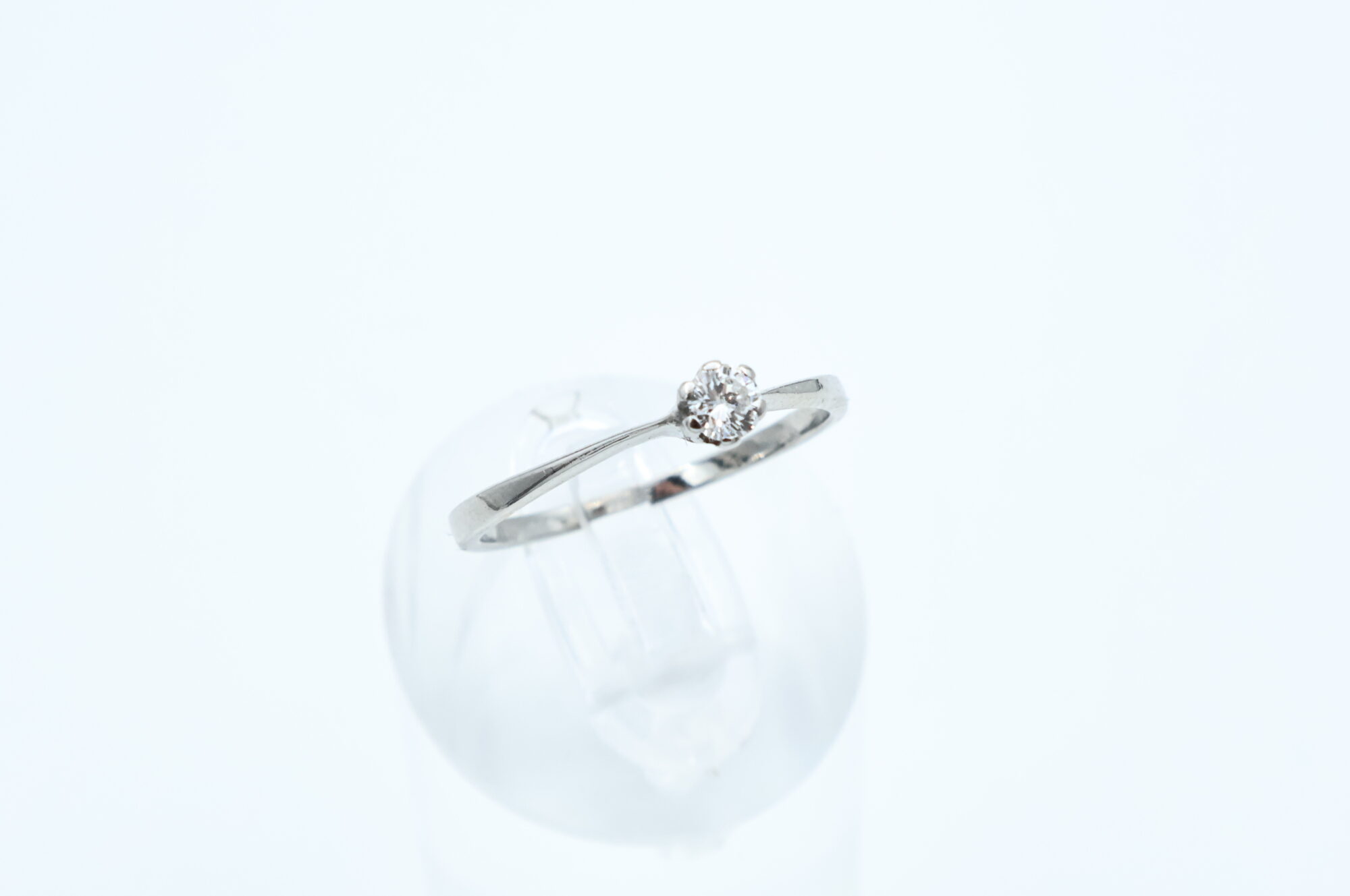 Ring i hvitt gull med diamant - Bilde 1