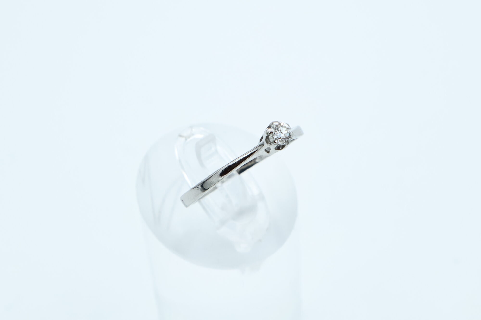 Ring i hvitt gull med diamant - Bilde 1