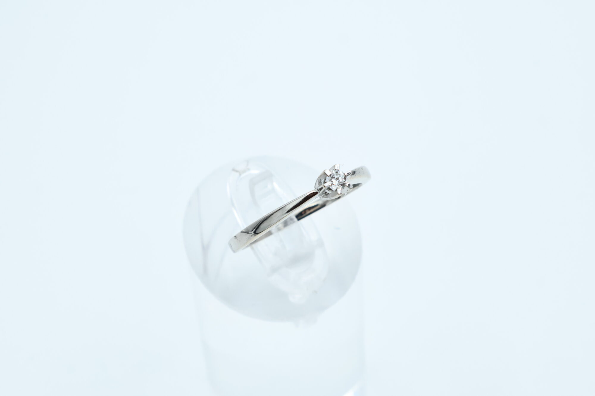 Ring i hvitt gull med diamant - Bilde 1