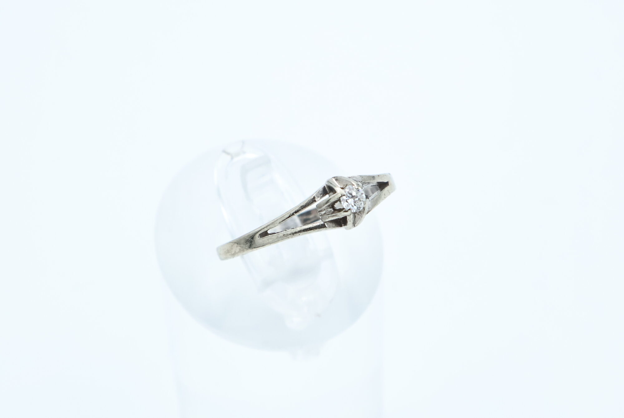 Ring i hvitt gull med diamant - Bilde 1