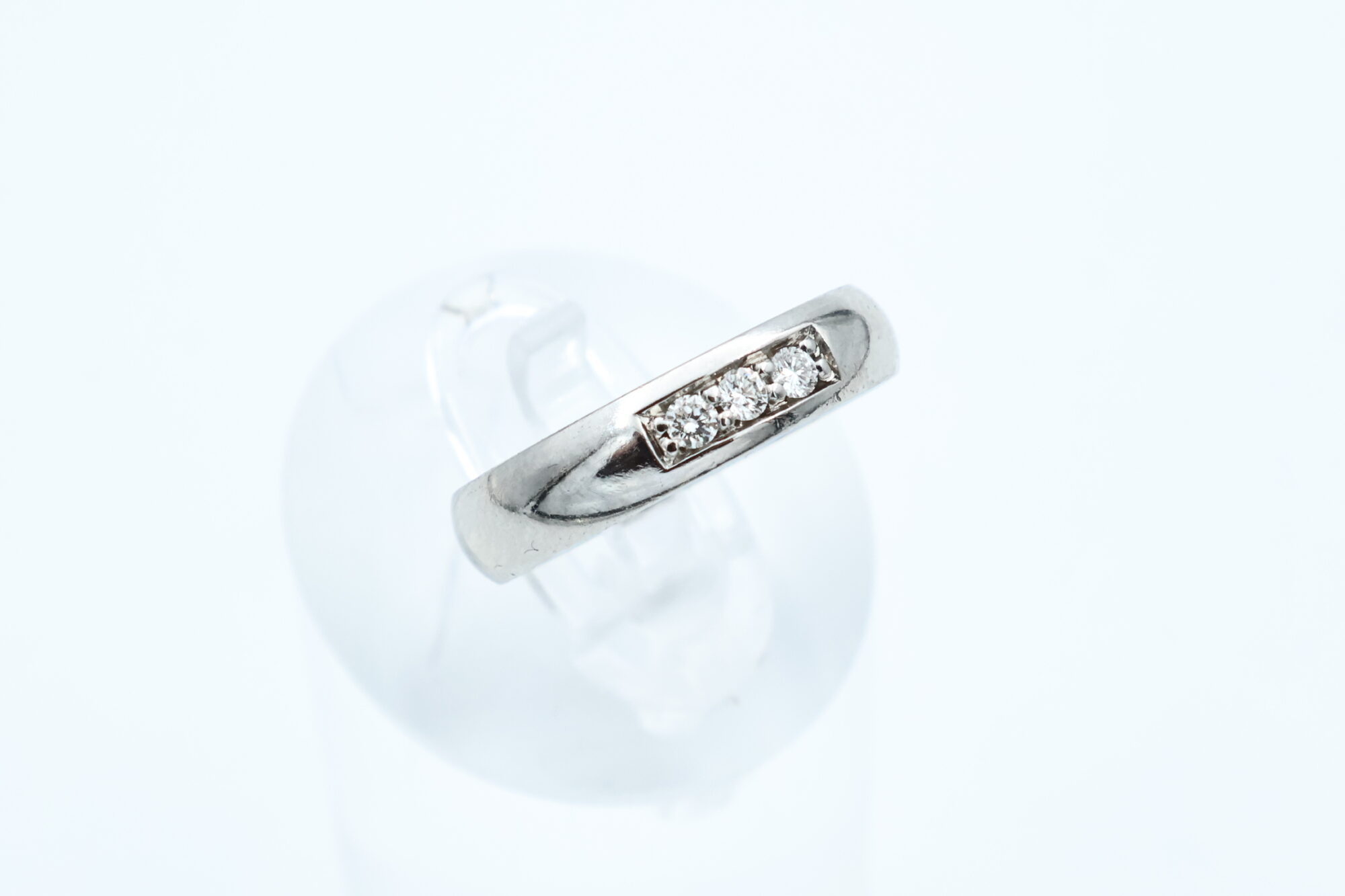 Ring i hvitt gull med diamanter - Bilde 1