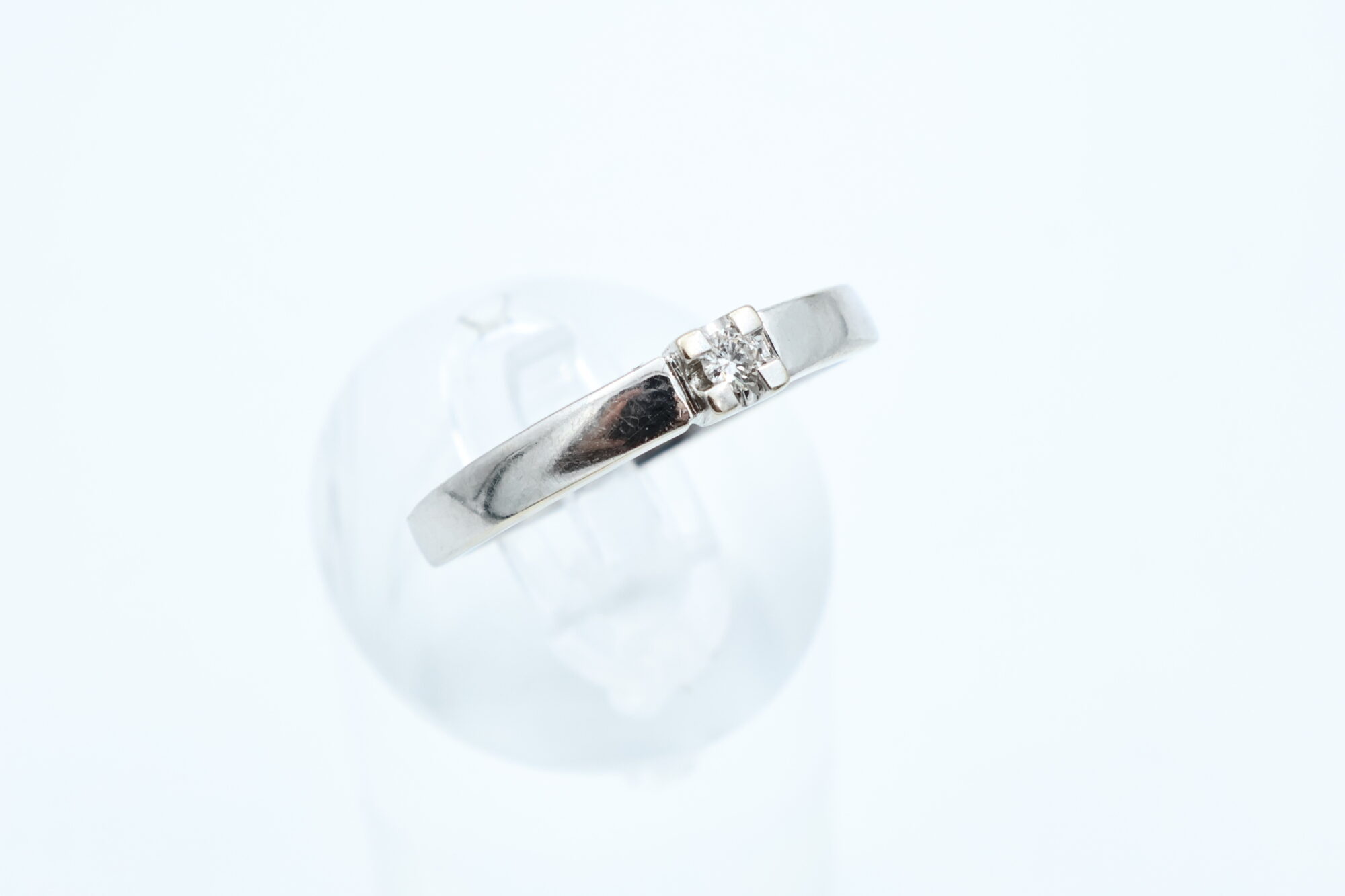 Ring i hvitt gull med diamant - Bilde 1
