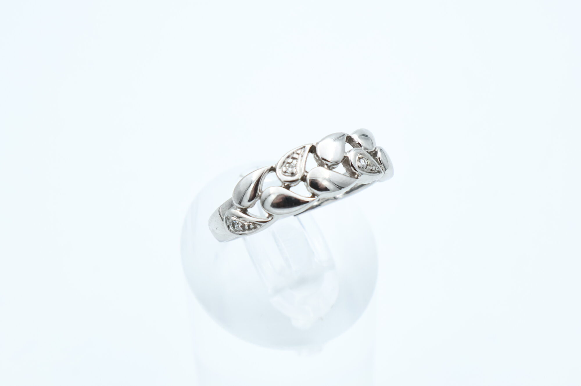 Ring i hvitt gull med diamanter - Bilde 1