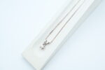 Anheng i hvitt gull med diamant (0,40ct)