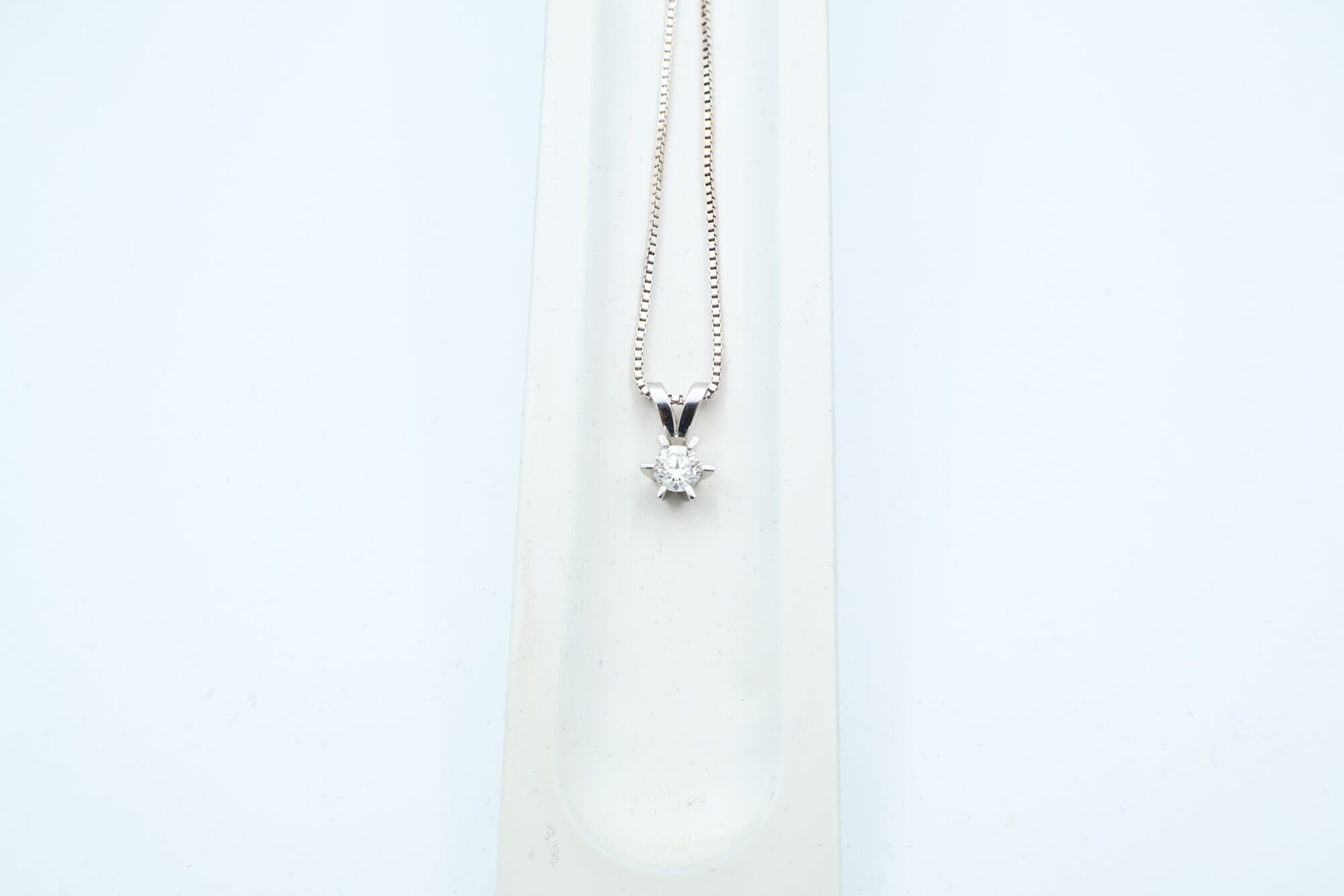 Anheng i hvitt gull med diamant (0,40ct) - Bilde 2