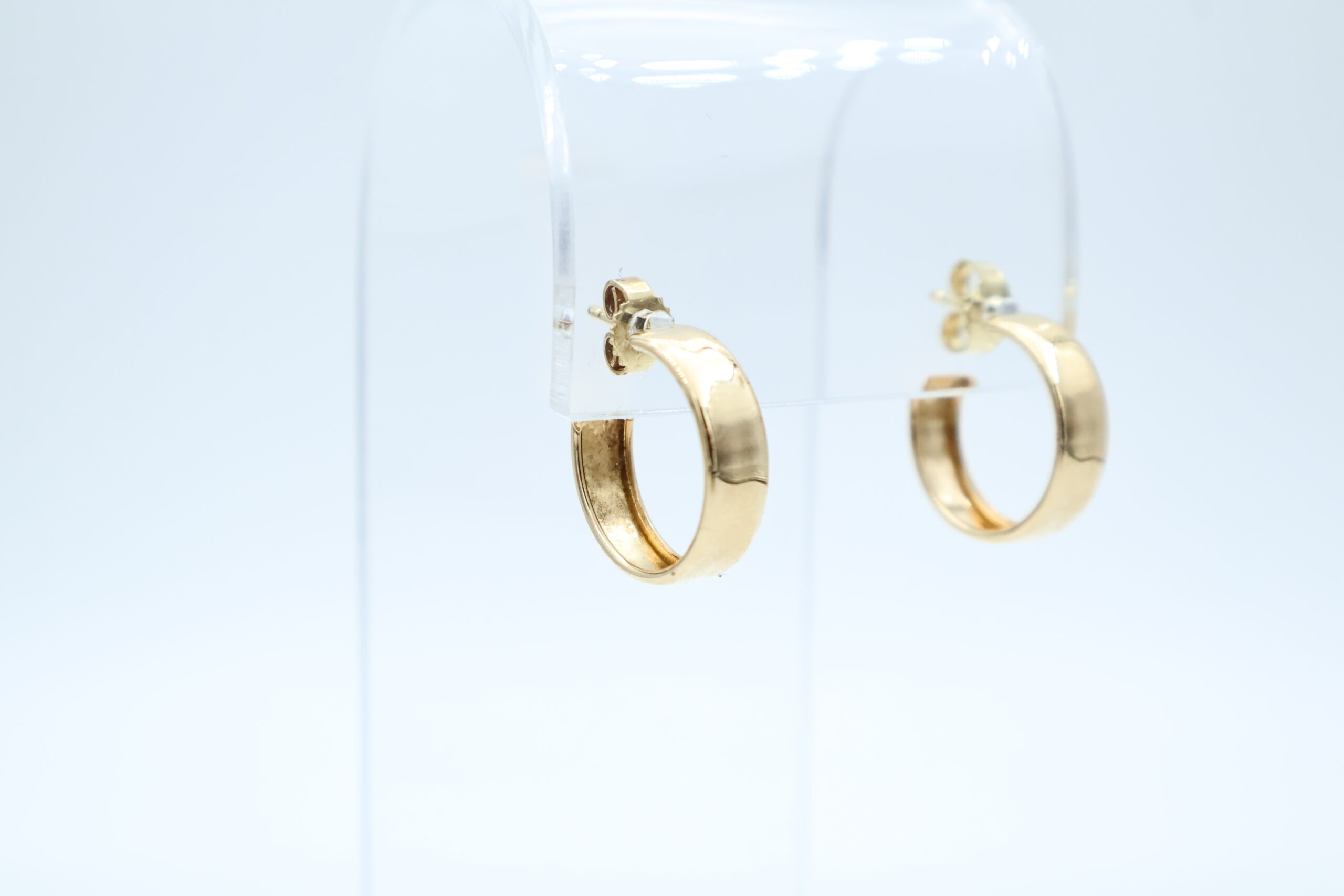 IMG_9794 Ørepynt i gult gull - Bilde 1