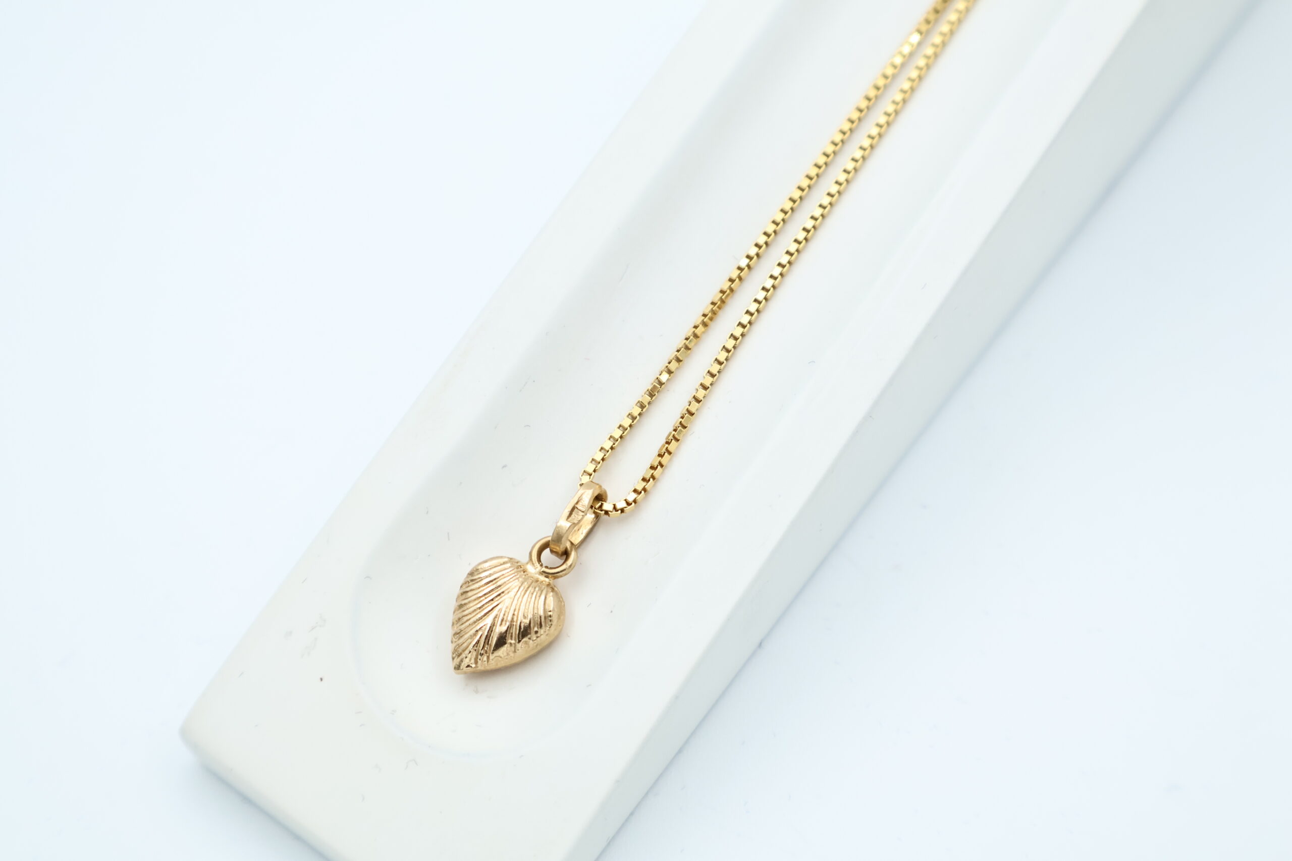 IMG_9835 Anheng i gult gull - Bilde 1