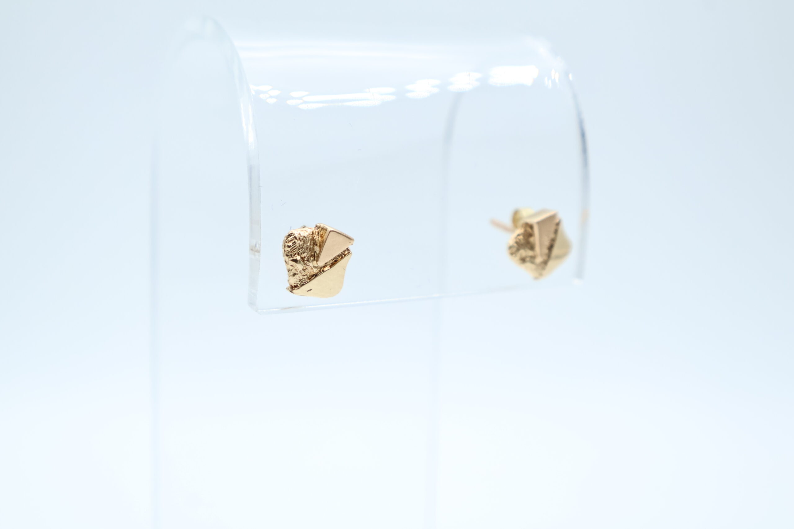 IMG_9913 Ørepynt i gult gull - Bilde 1