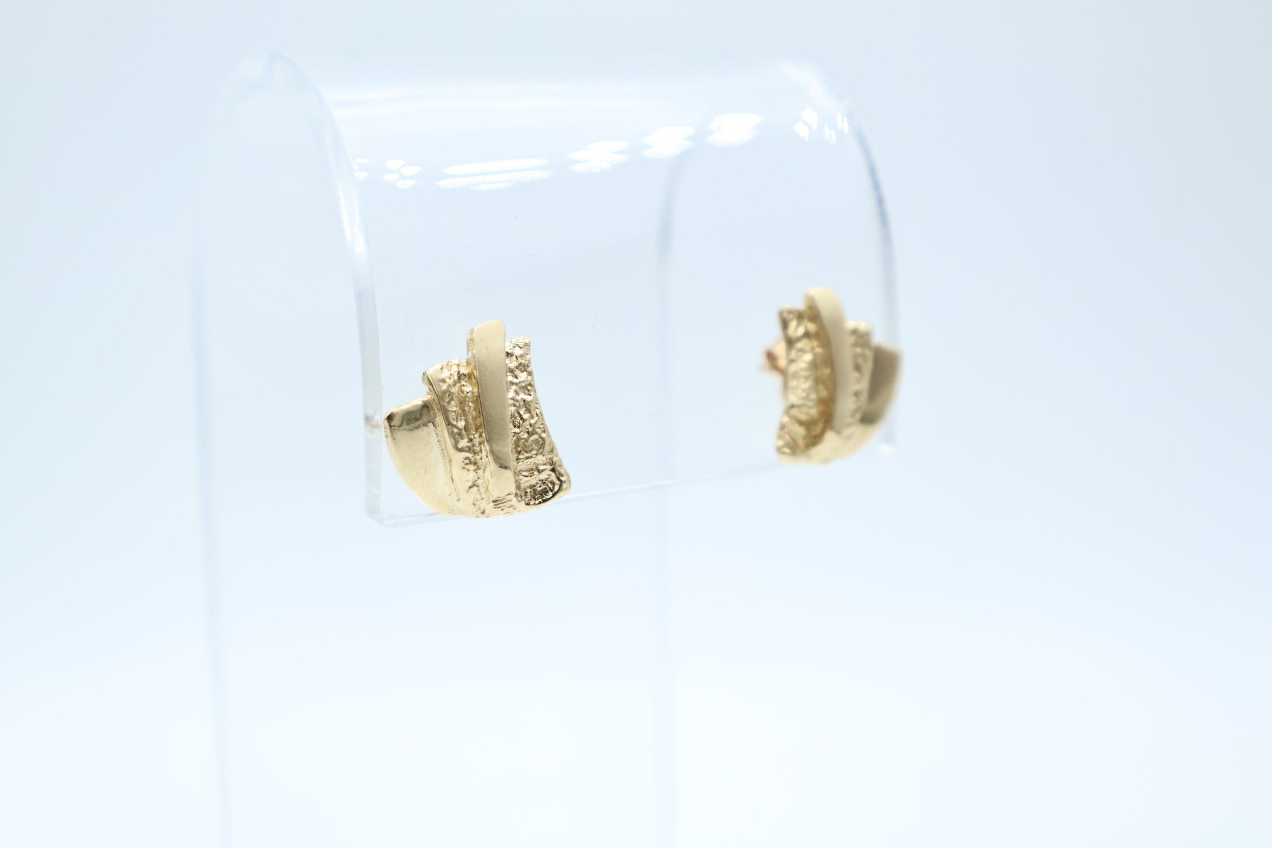 IMG_9919 Ørepynt i gult gull - Bilde 1