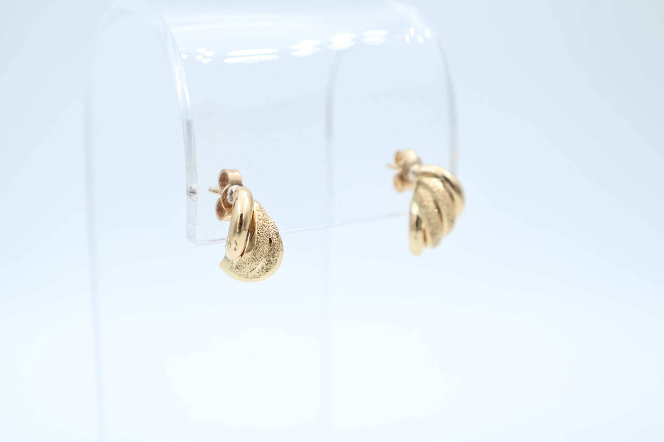 IMG_9932 Ørepynt i gult gull - Bilde 1