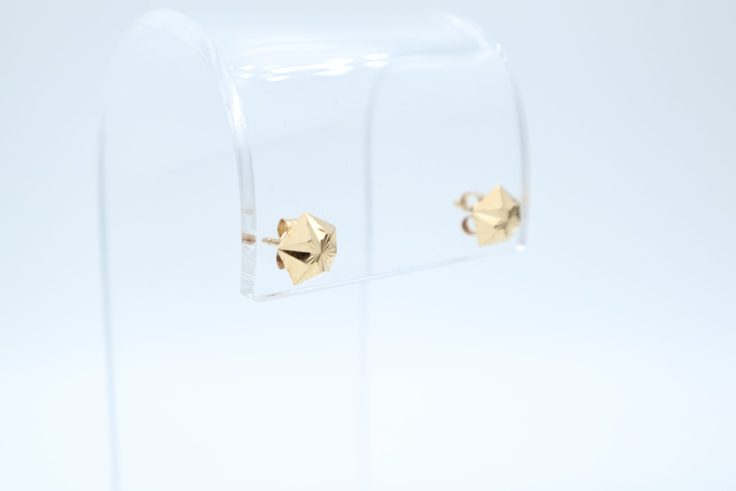 IMG_9936 Ørepynt i gult gull - Bilde 1