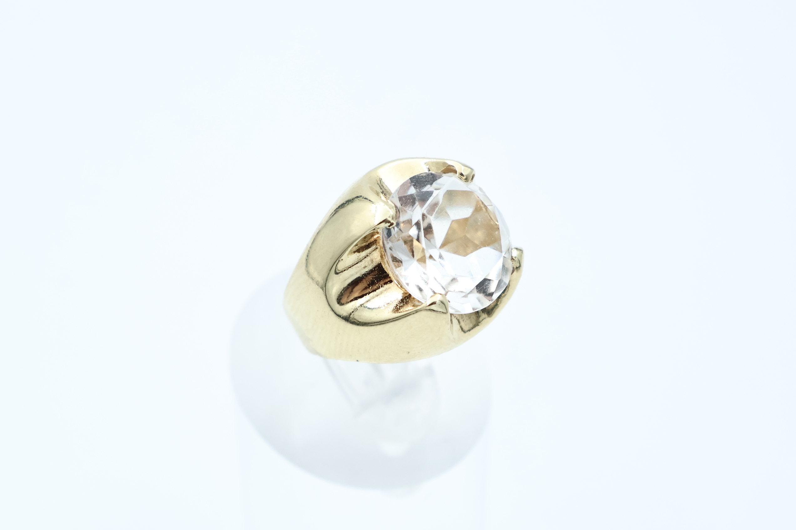 IMG_0162 Ring i gult gull med hvit sten - Bilde 1