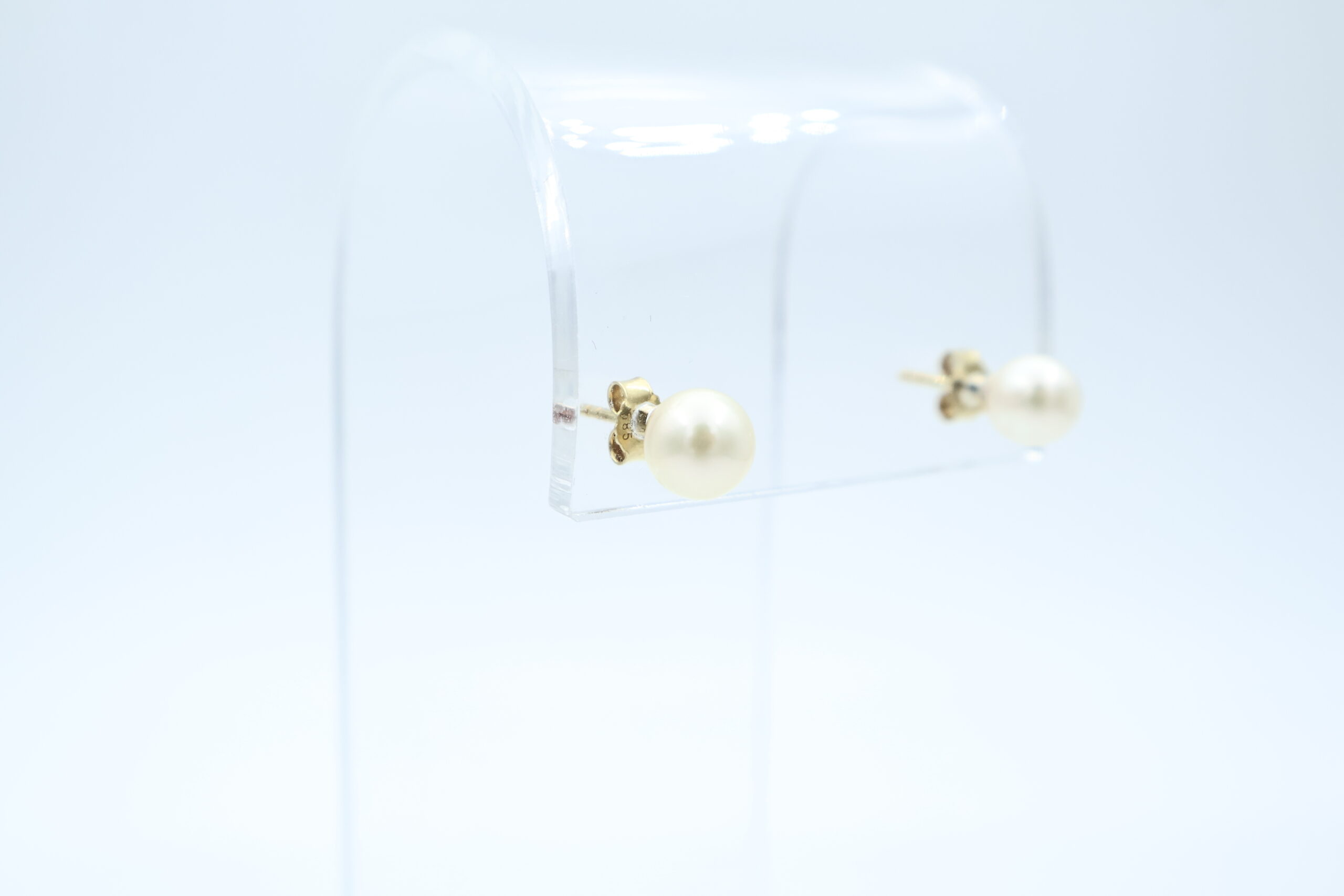 IMG_0227 Ørepynt i gult gull med perler - Bilde 1