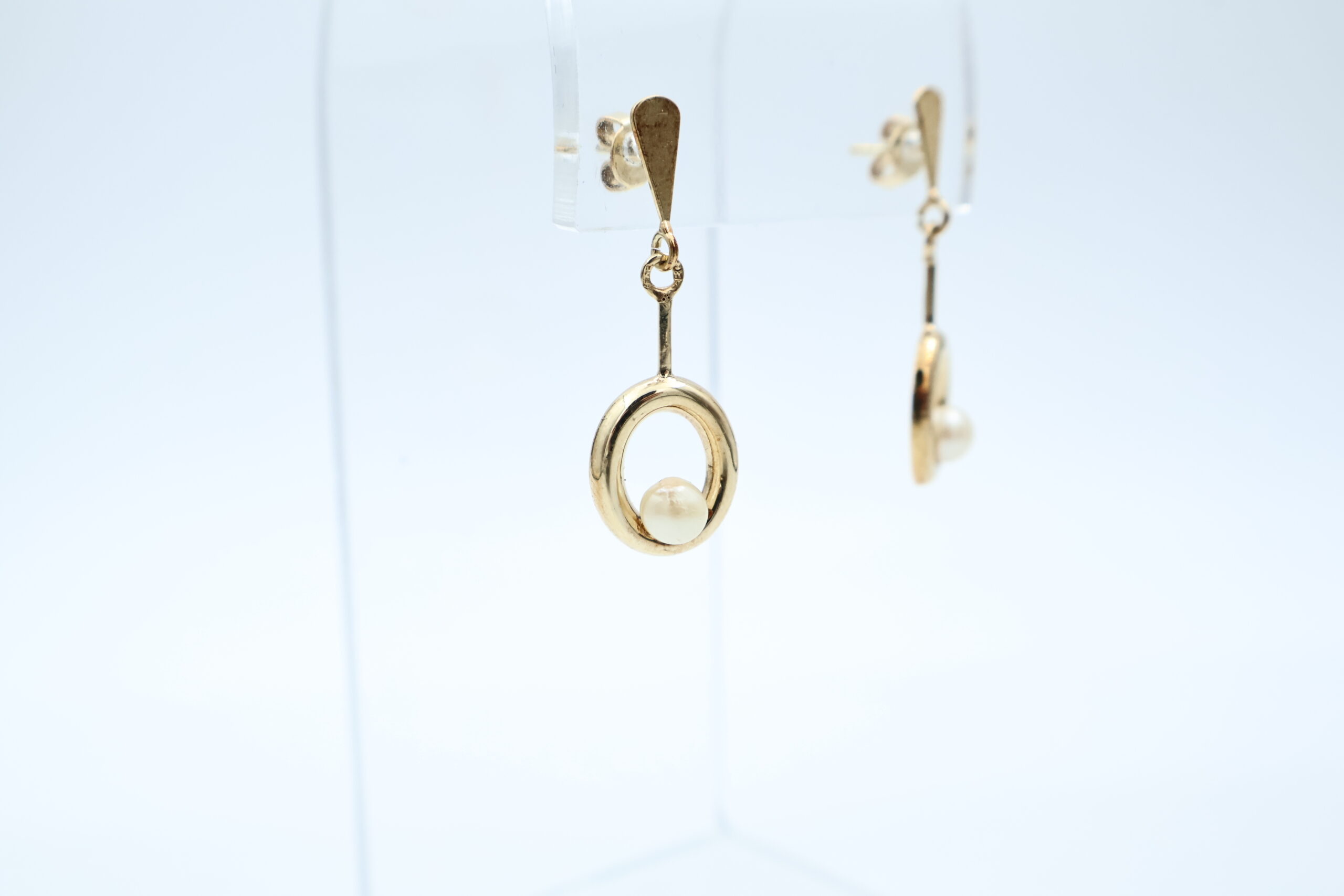 IMG_0262 Ørepynt i gult gull med perler - Bilde 1