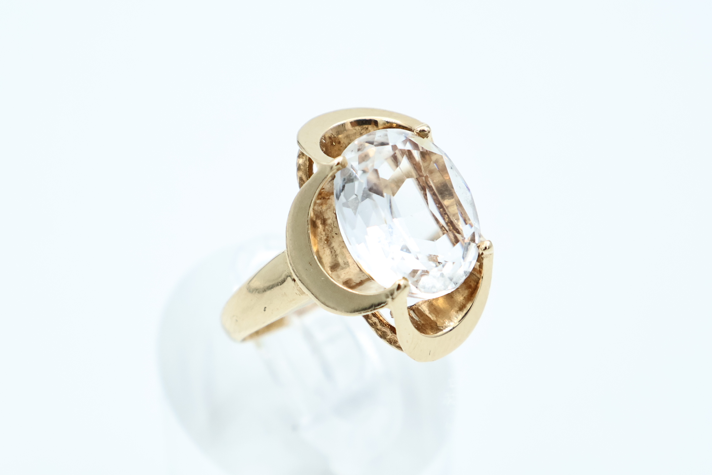 IMG_0351 Ring i gult gull med hvit sten - Bilde 1