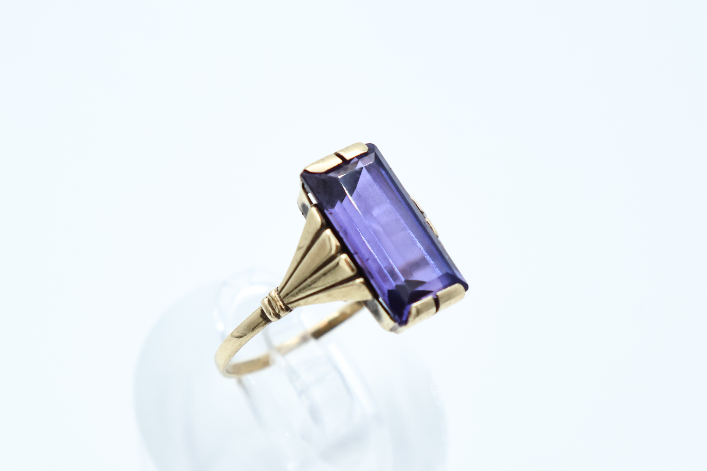 IMG_0473 Ring i gult gull med lilla sten - Bilde 1