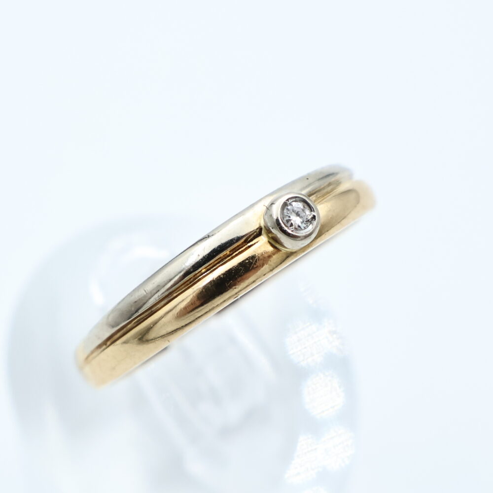 Ring i flerfarget gull med diamant