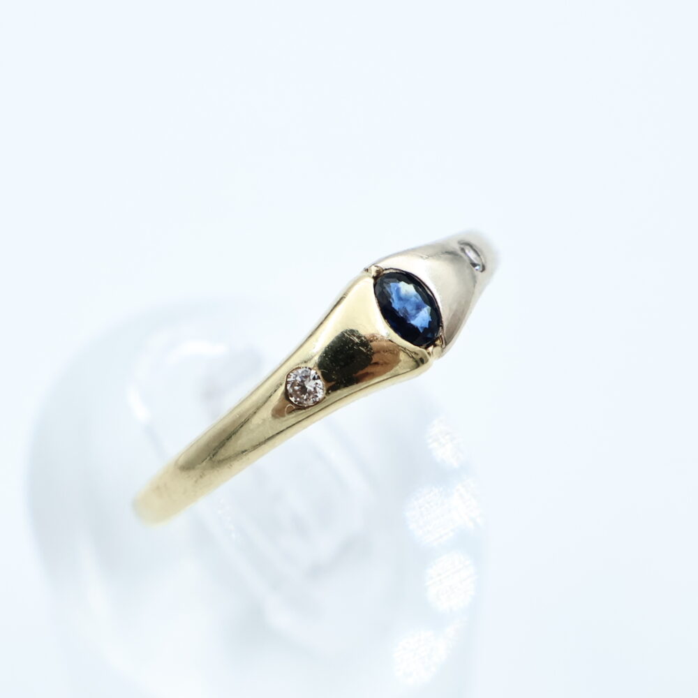 Ring i gult gull med blå sten