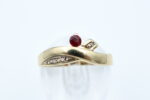 Ring i gult gull med rød sten og diamanter - Bilde 2