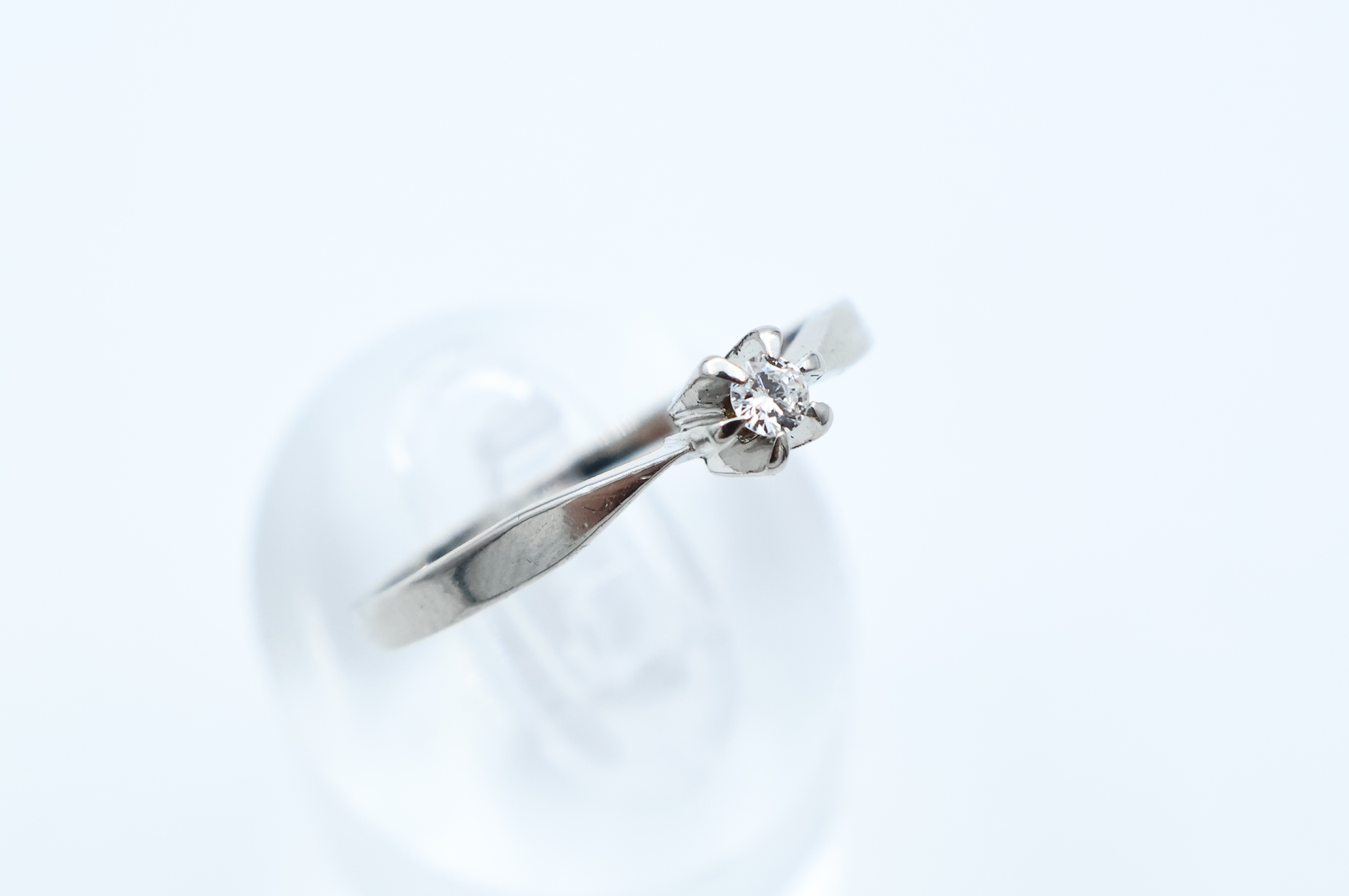 IMG_0643 Ring i hvitt gull med diamant - Bilde 1