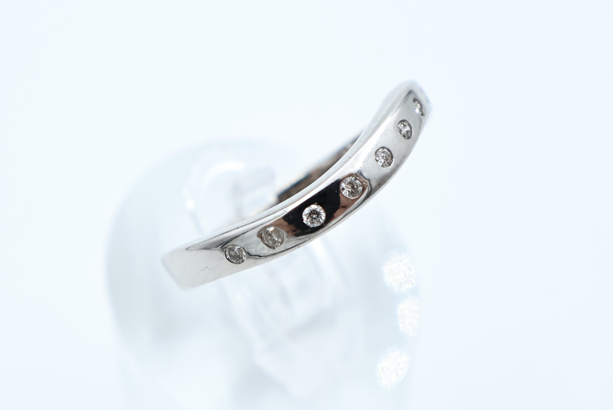 IMG_0713 Ring i hvitt gull med diamanter - Bilde 1