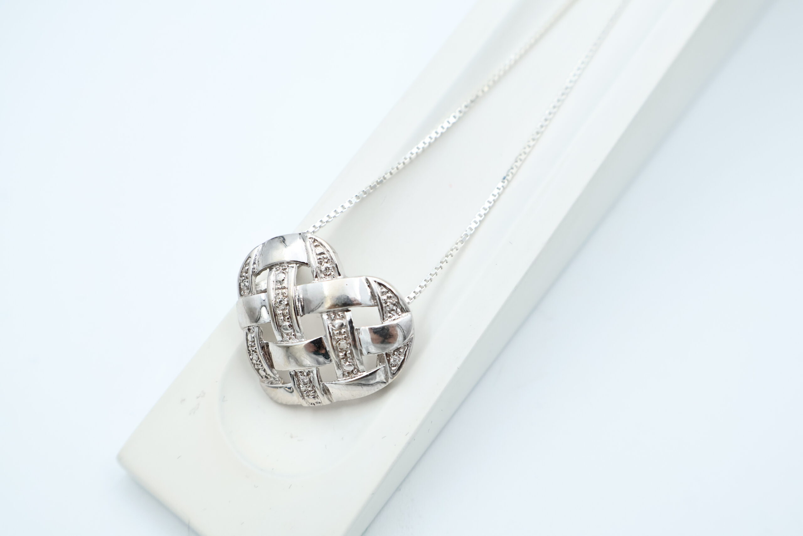 IMG_0760 Anheng i hvitt gull - Bilde 1