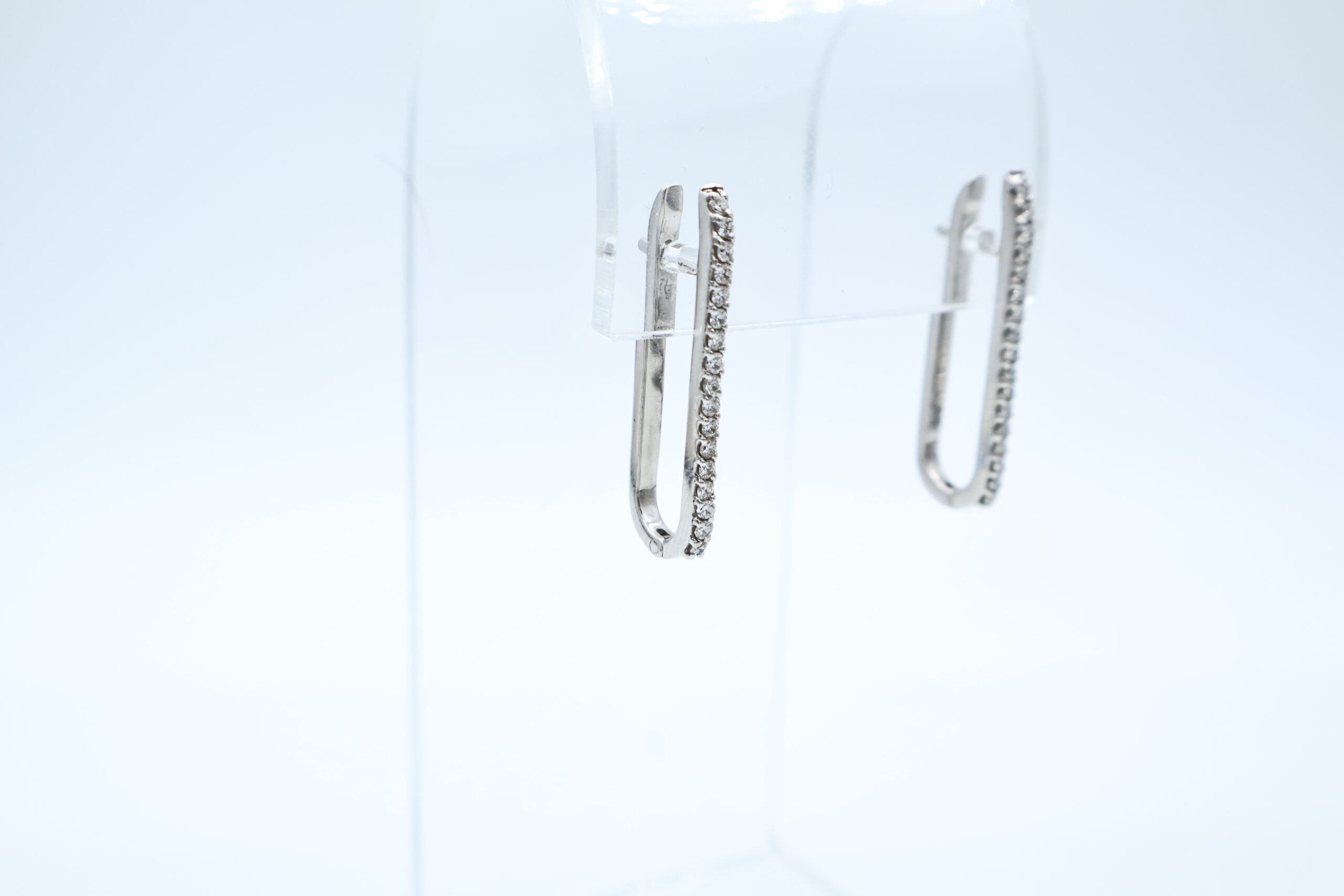 IMG_0842 Ørepynt i hvitt gull med diamanter - Bilde 1