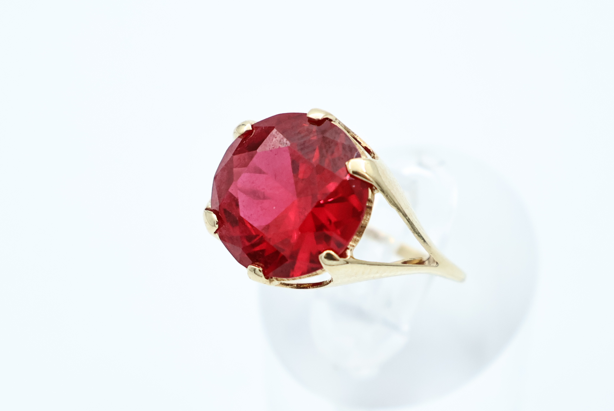 IMG_1156 Ring i gult gull med rød sten - Bilde 1