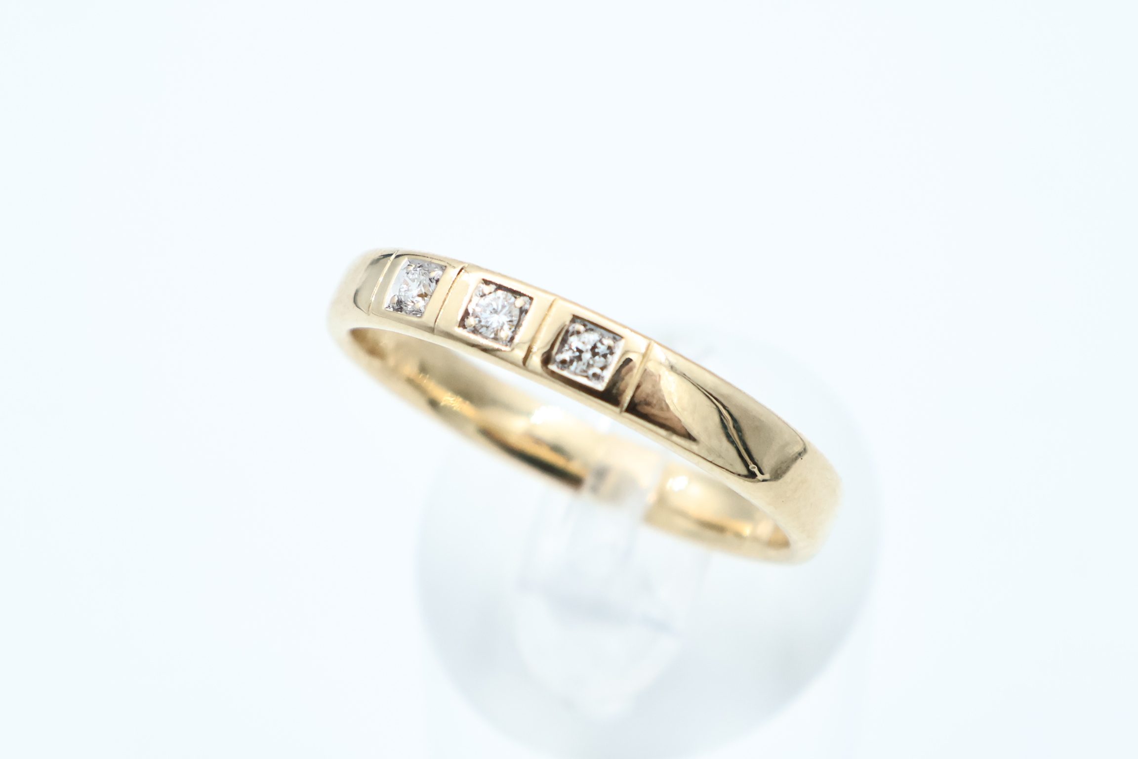 IMG_1175 Ring i gult gull med diamanter - Bilde 1