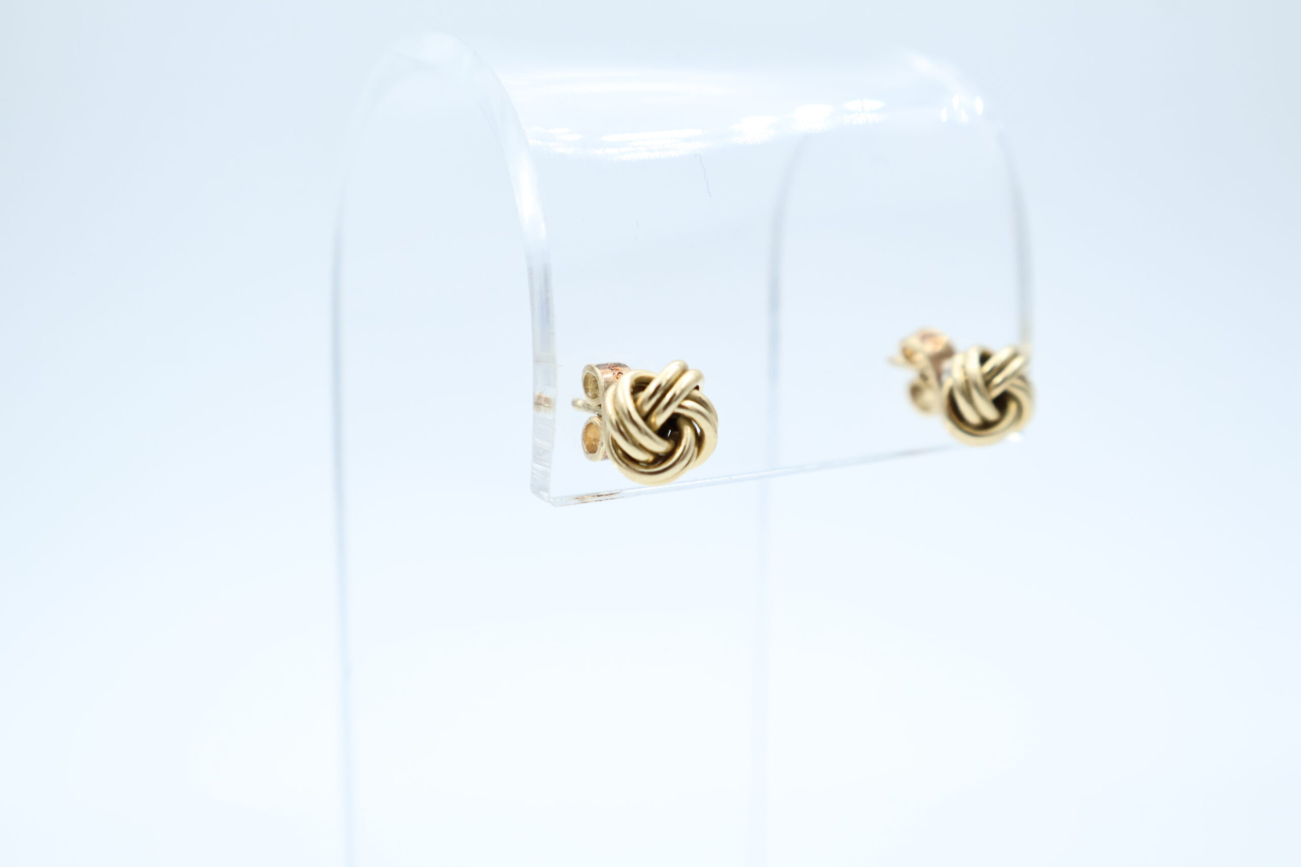 IMG_1187 Ørepynt i gult gull - Bilde 1