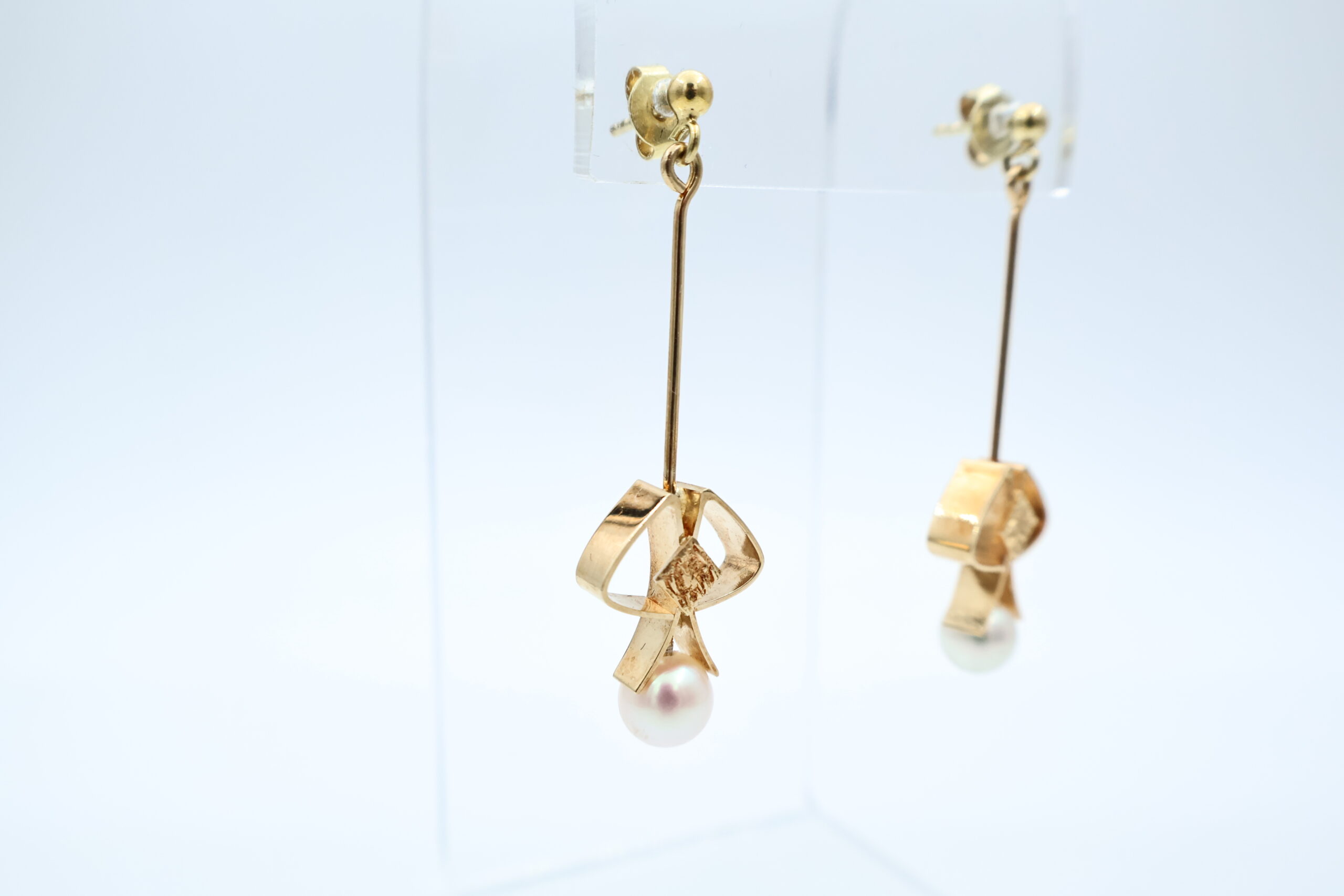 IMG_1383 Ørepynt i gult gull med perler - Bilde 1