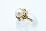 Ring i gult gull med perle
