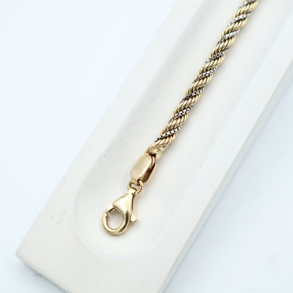 Smykke i flerfarget gull