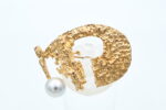 Brosje i gult gull med perle - Bilde 2
