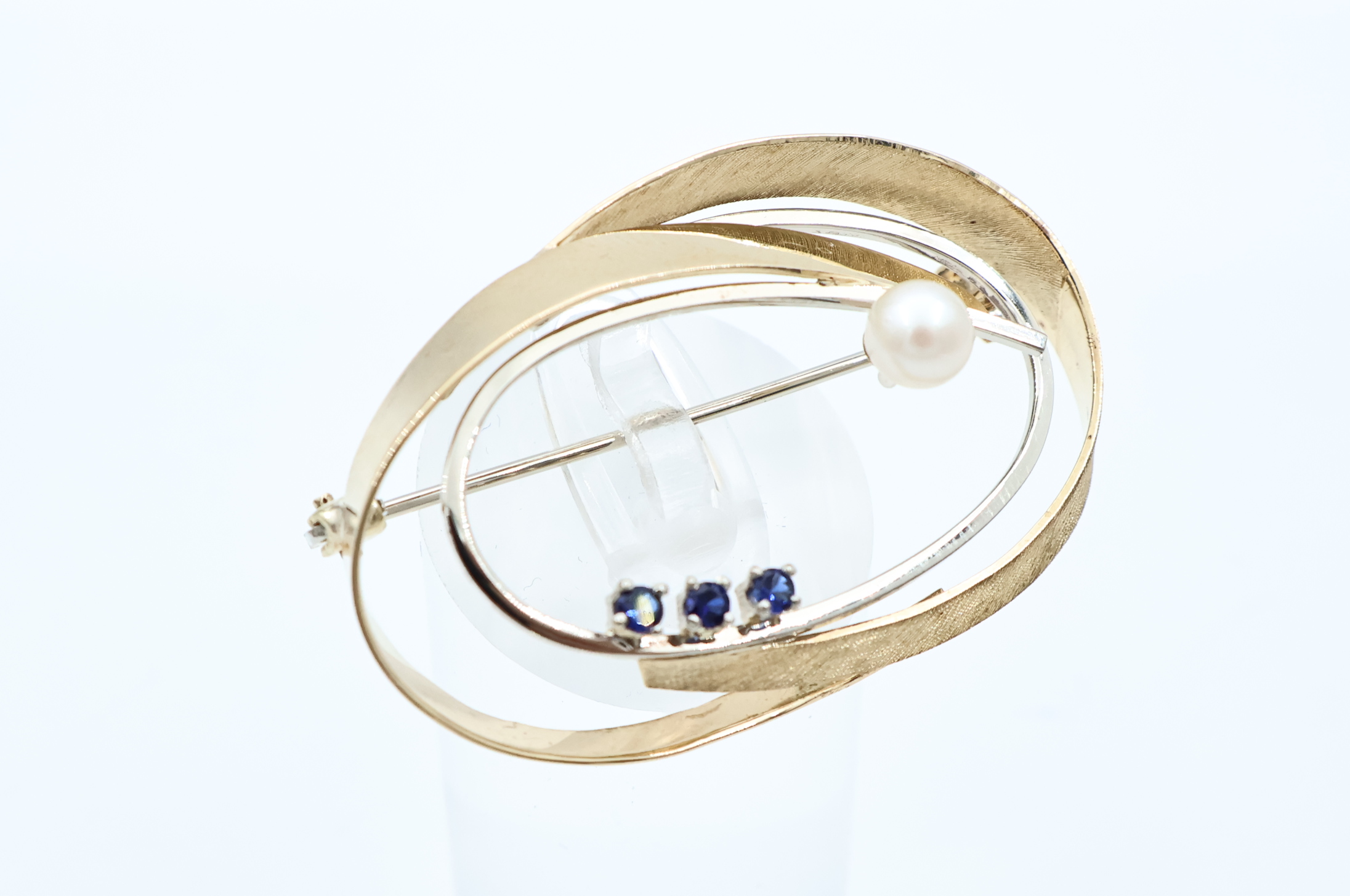 IMG_1928 Brosje i gult gull med perle og blå stener - Bilde 1