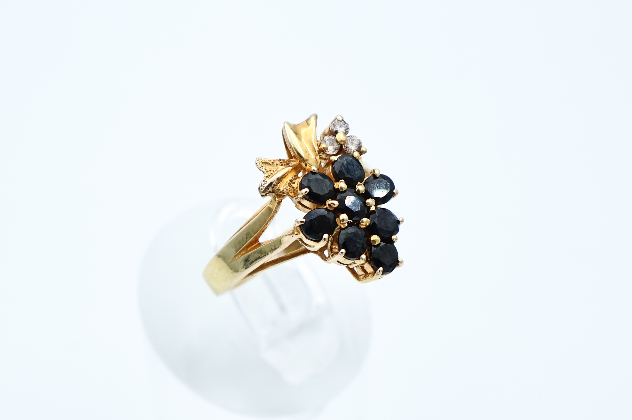 IMG_1978 Ring i gult gull med svart stener og små diamanter - Bilde 1