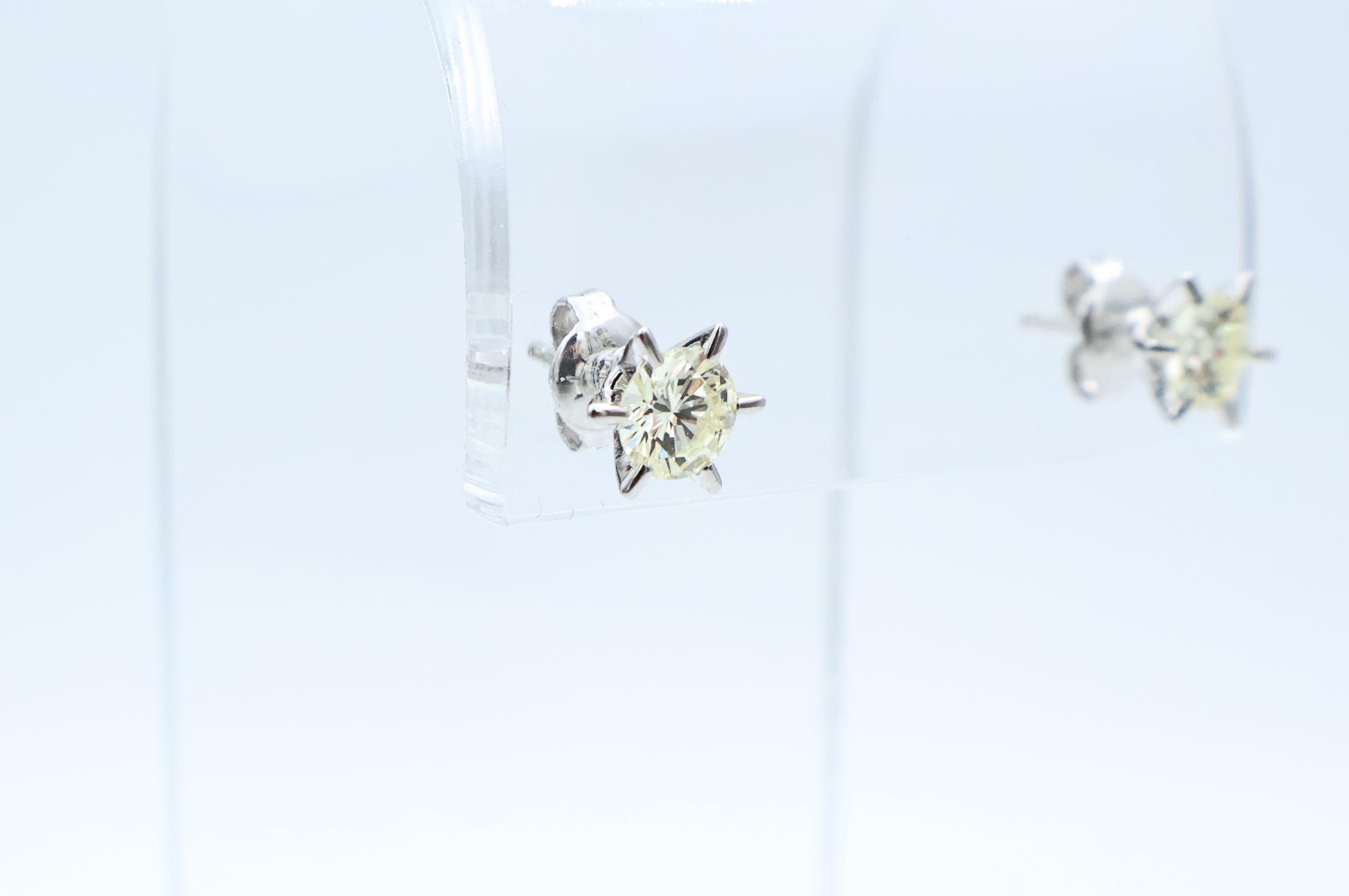 IMG_2060 Ørepynt i hvitt gull med diamant (2x0.55ct) - Bilde 1