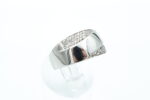 Ring i hvitt gull med diamanter